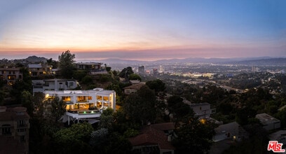 Building Photo - 2826 Las Alturas St