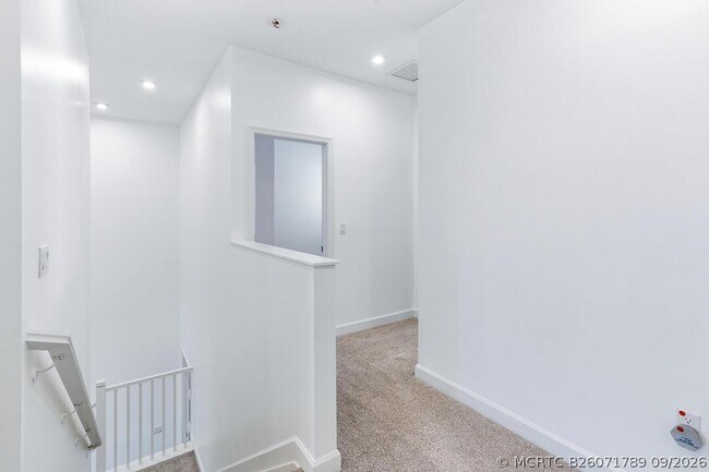 Building Photo - 14131 SW Thorens Dr