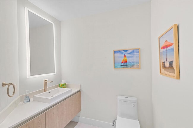 Building Photo - 3100 N Ocean Dr