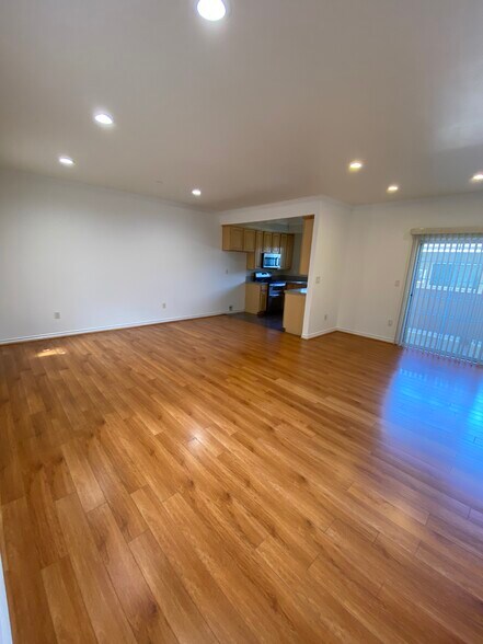 Building Photo - 428 E Santa Anita Ave