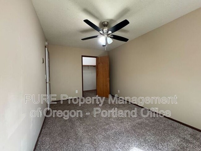 Building Photo - 1117 SE 27th Ave