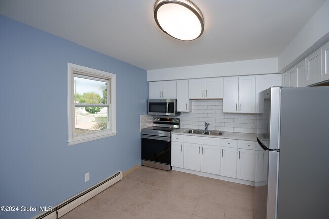 Building Photo - 35 McAlpin St