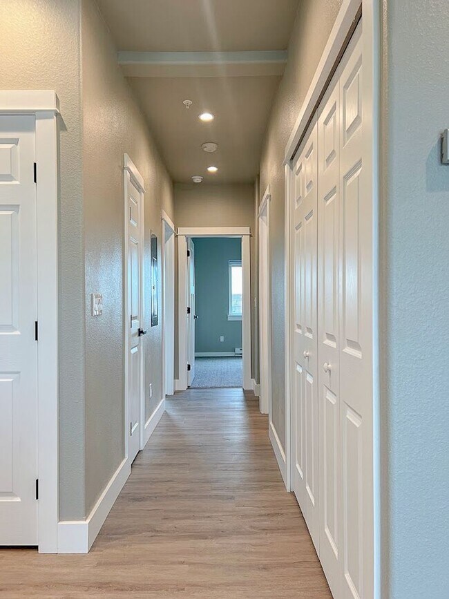 Building Photo - 2 bed/ 1.5 bath in Brand New Soldier Ridge...
