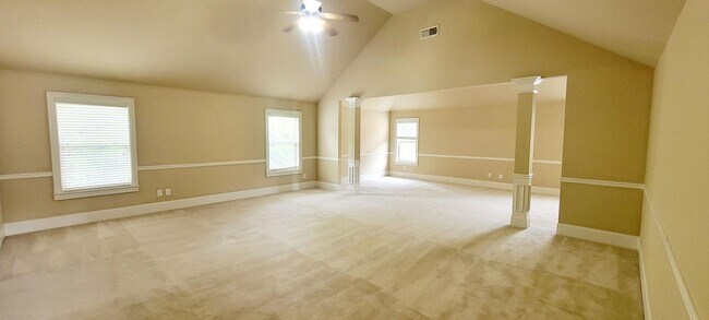 Building Photo - AVAILABLE NOW IN BERKLEY HILLS