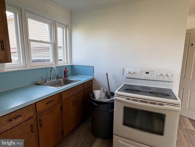 Building Photo - 50 E North St