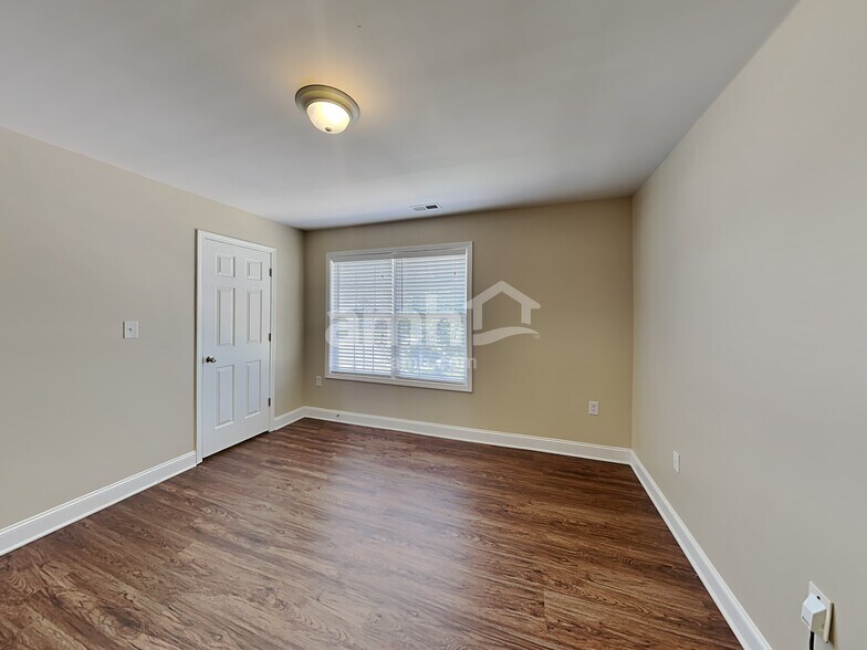 Building Photo - 1005 Theodore Ln
