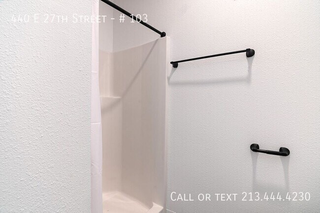 Building Photo - 440 E 27th St