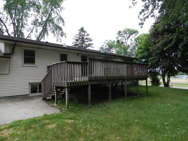Building Photo - 2571 Crown Hill Ct