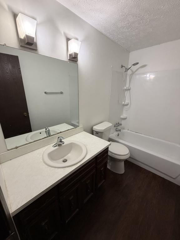 Building Photo - 21 Wayne St SE