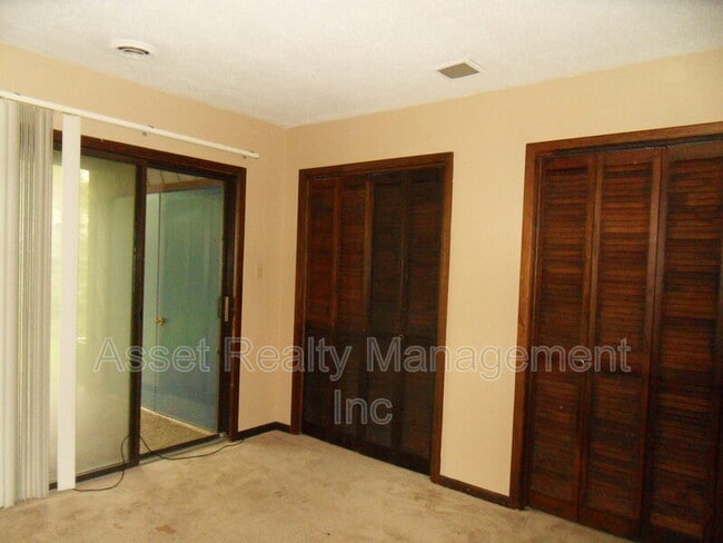Building Photo - 102 Walnut Ln
