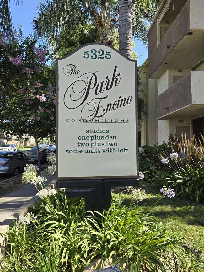 Park Encino - Building Front Sign - 5325 Newcastle Ave