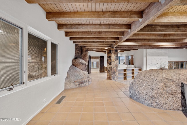 Building Photo - 6700 E Hawksnest Rd