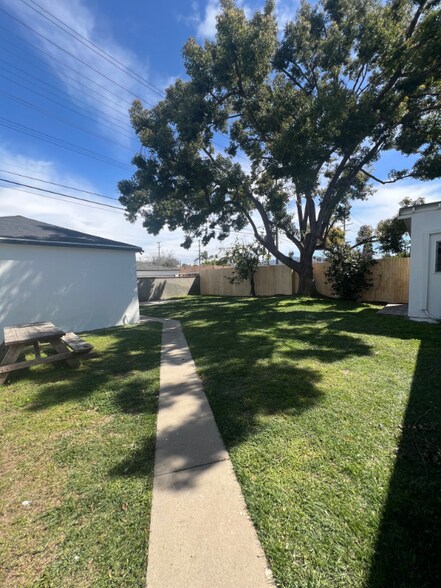 Building Photo - 1632 N Pepper St