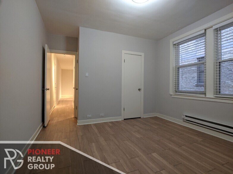 Building Photo - 515 W Belmont Ave