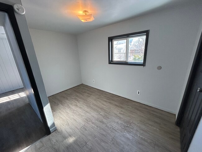 Building Photo - 214 N California Ave