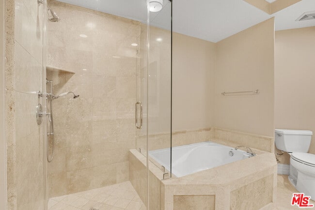 Building Photo - 850 Croft Ave