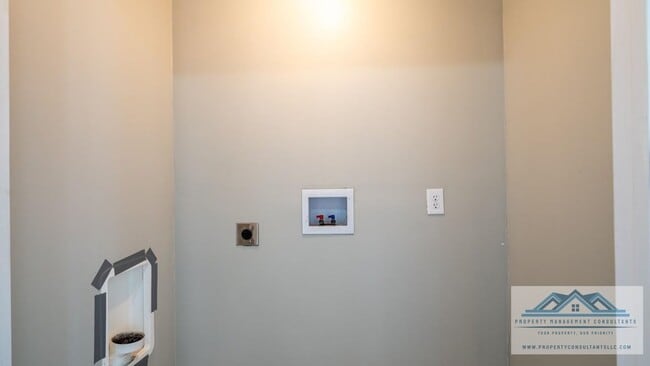 Building Photo - 901 Hermitage Dr