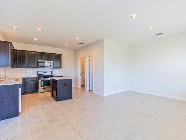 Building Photo - Spacious 4 Bedroom Home with 2 Car Garage in Boerne ISD