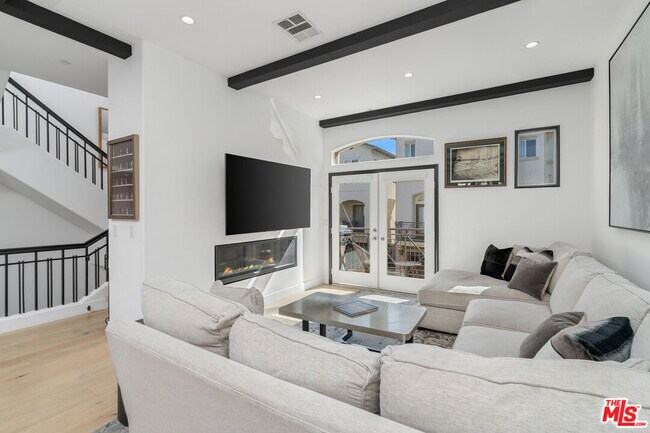 Building Photo - 5732 S Celedon Creek