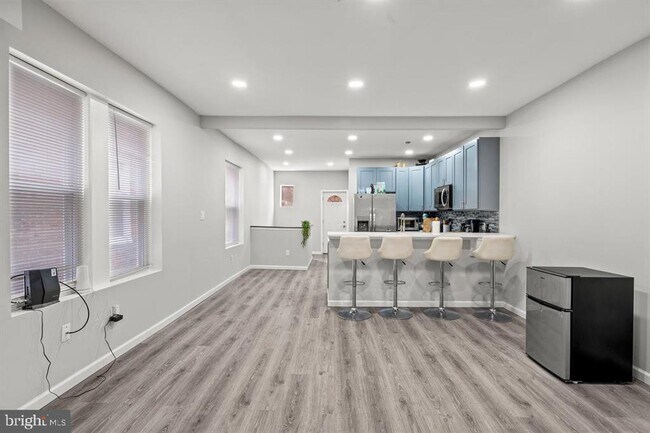 Building Photo - 4928 Florence Ave