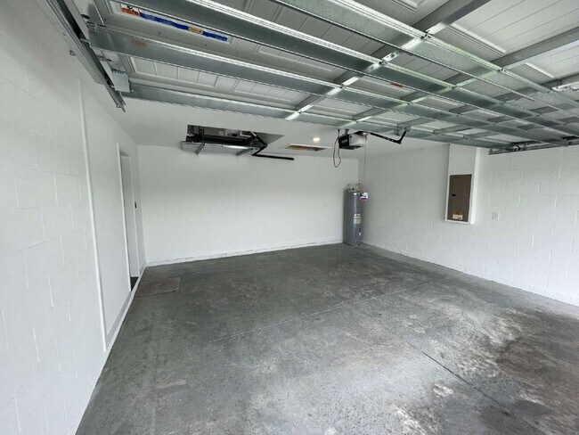 Building Photo - 5665 Deep River Ave