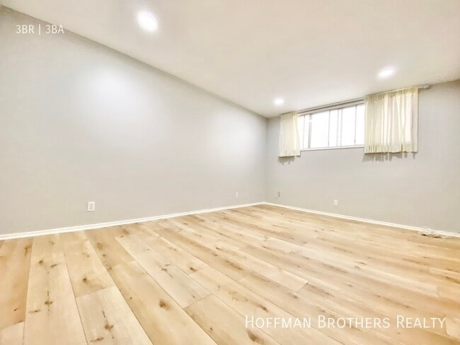 Building Photo - 931 S Wooster St Los Angeles, CA 90035