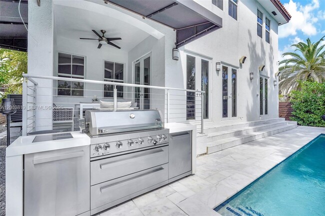 Building Photo - 2143 N Bay Rd