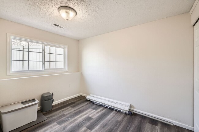 Building Photo - Evolve Real Estate: Spacious 3 Bed 3 bath ...