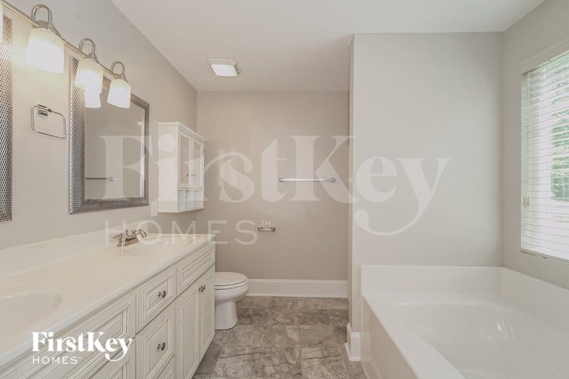 Building Photo - 115 Kings Dr