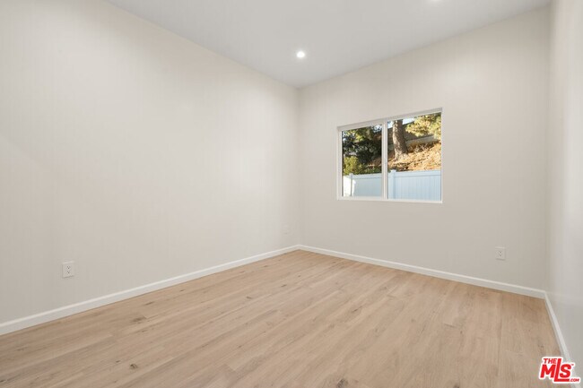 Building Photo - 4824 Saloma Ave