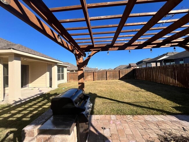 Building Photo - 528 Elm Green St