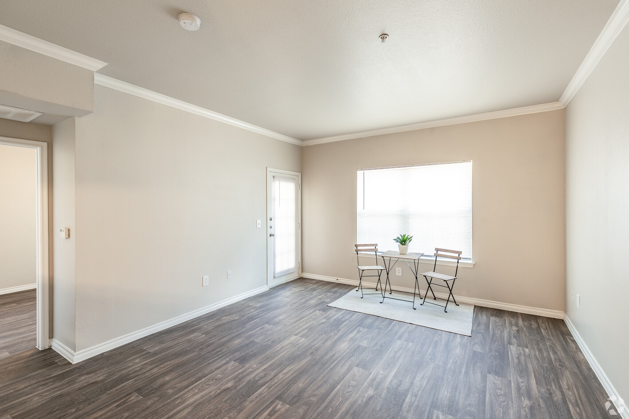 1BR, 1BA - 700SF - Living Room - Rancho Sierra