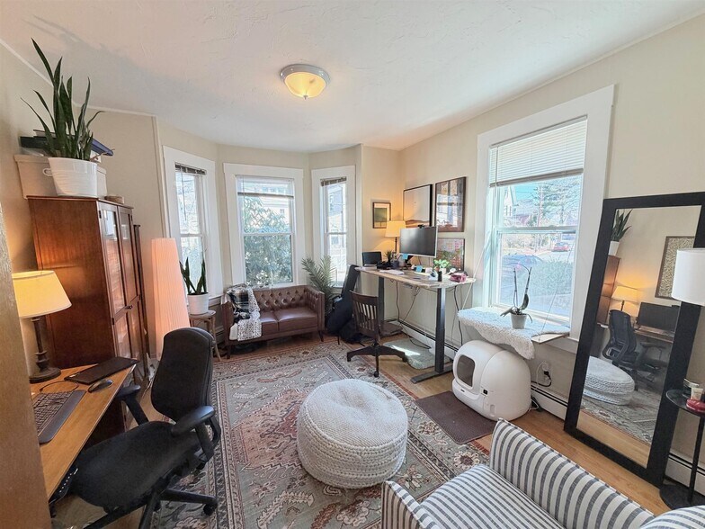 Building Photo - 60 1/2 Sacramento St