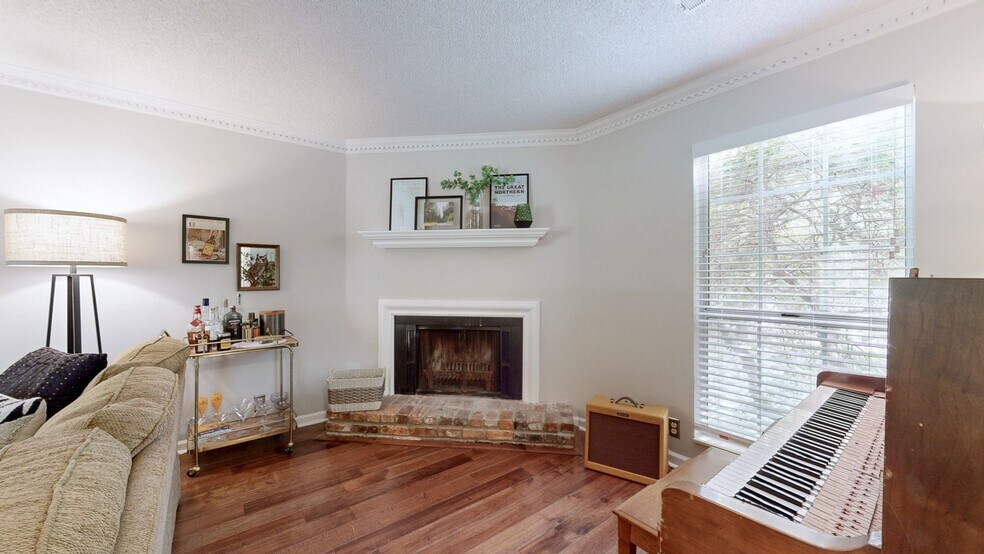 Building Photo - 604 Old Lebanon Dirt Rd