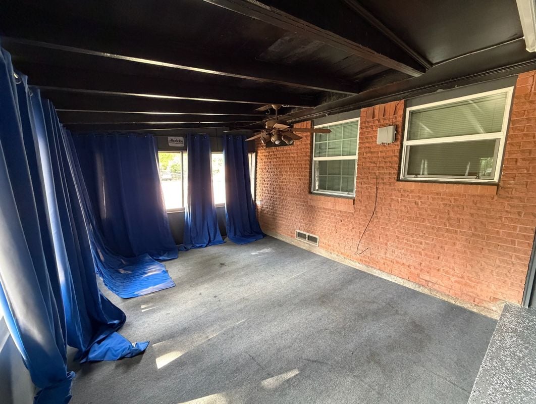 Building Photo - 2104 Hillburn Dr