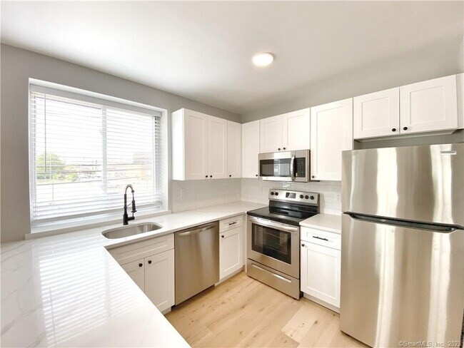 Primary Photo - 5 Mott Ave