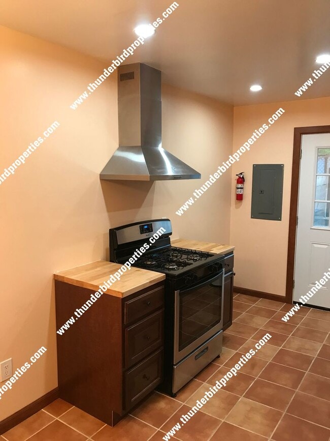 Building Photo - 1315 San Mateo