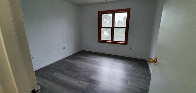 Building Photo - 977M Village Round