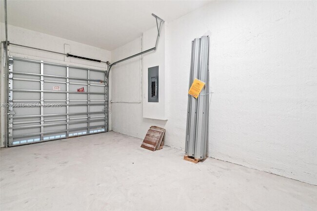 Building Photo - 2623 SE 25th Ter