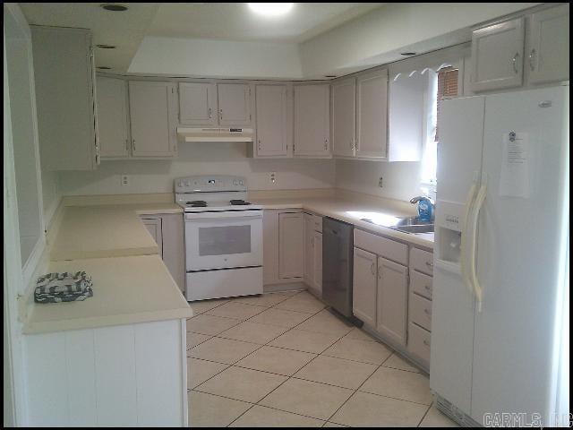 Building Photo - 400 Maxine Ave