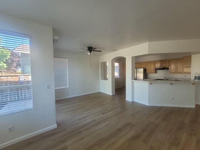 Building Photo - Solar electric home in the Laguna area of Elk Grove