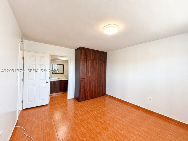 Building Photo - 1075 W 68th St