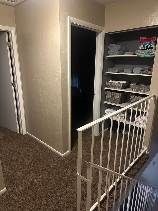 Building Photo - 2 Bedroom Condo with One Car Garage