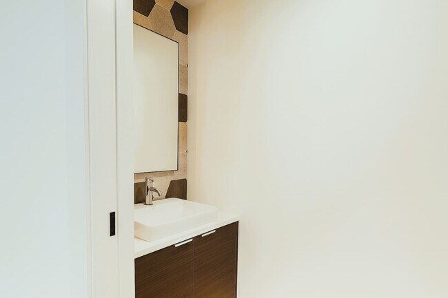 Building Photo - 800 S Mill St