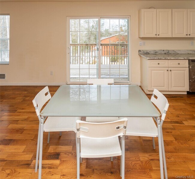 Building Photo - 62 Bristol Cir