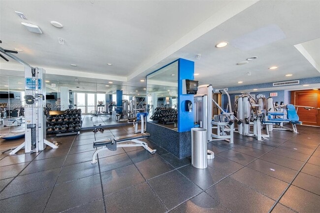 Building Photo - 7918 Harbor Island Dr