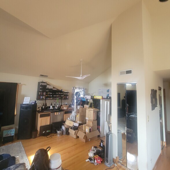 Building Photo - 5727 N Mango Ave