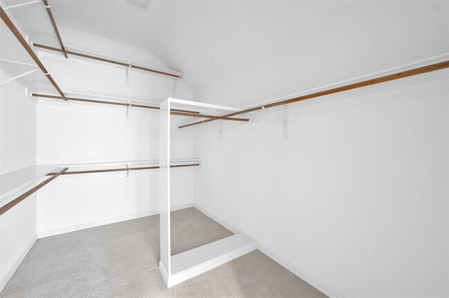 Building Photo - 17222 Leeside Dr