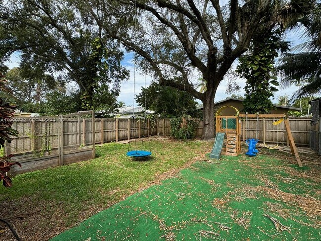 Building Photo - 1821 SW 23rd St