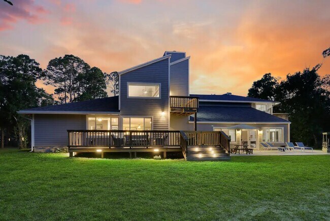 Building Photo - 12151 Old Indiantown Rd
